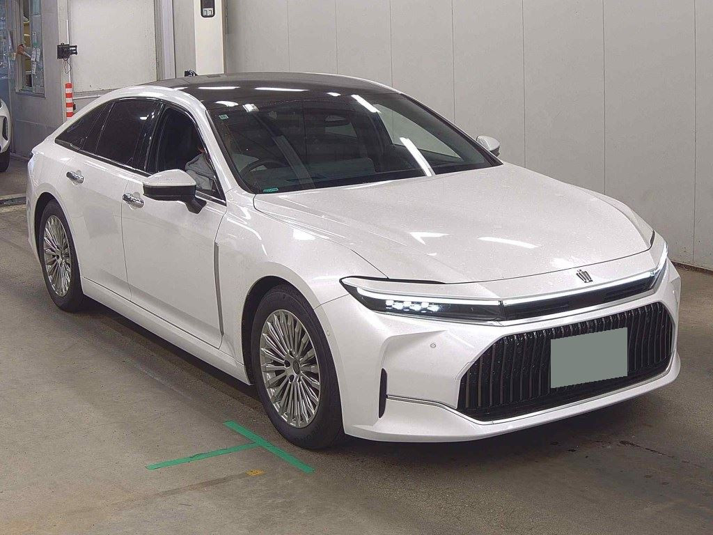 Toyota Crown 2024 z aukcji japońskiej
