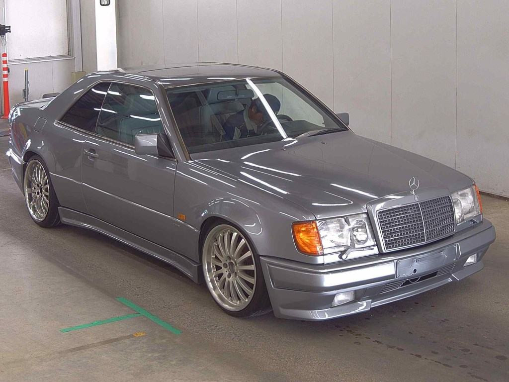 AMG Medium Class 1990 z aukcji japońskiej
