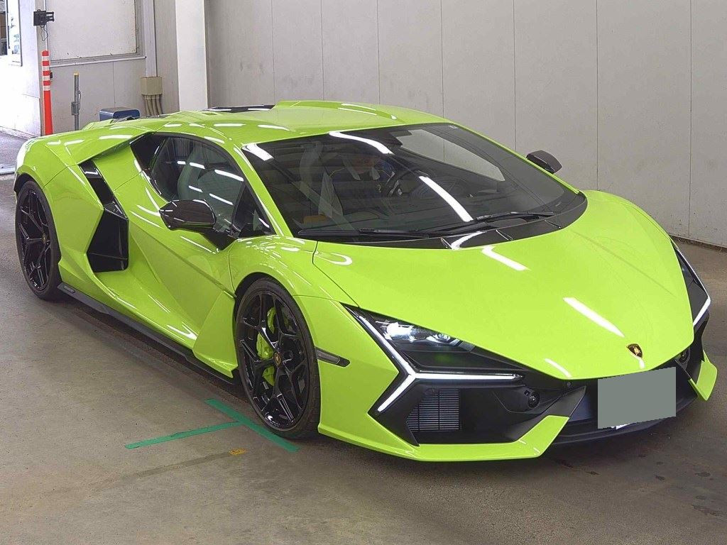 Lamborghini Revuelto 2025 z aukcji japońskiej