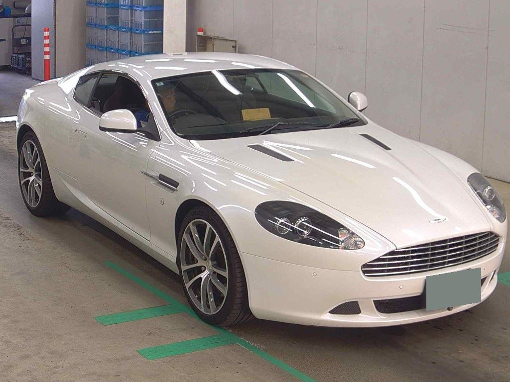 Aston Martin DB9 2012 z aukcji japońskiej