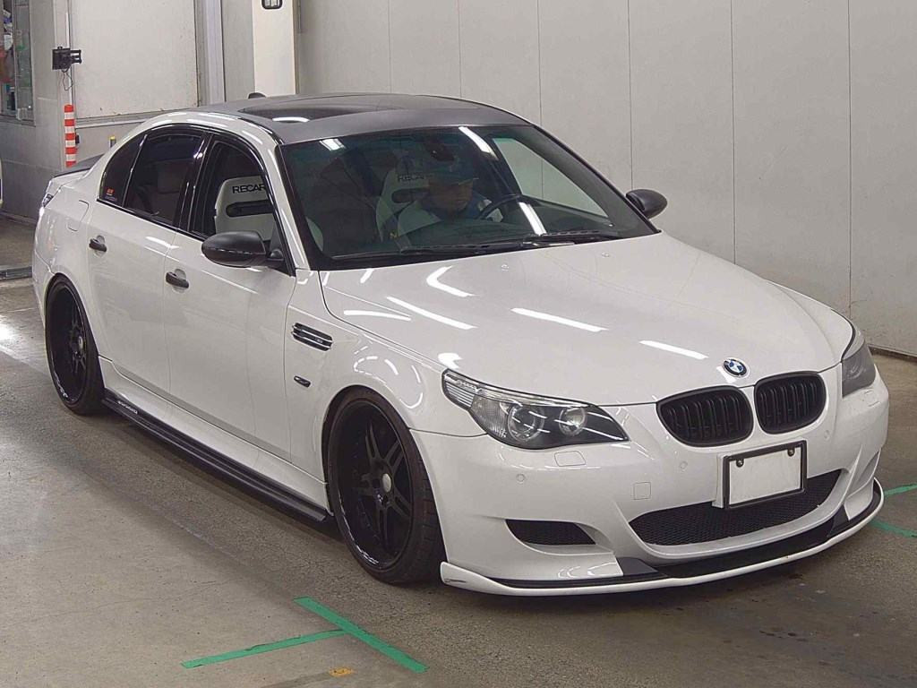 BMW M5 2005 z aukcji japońskiej