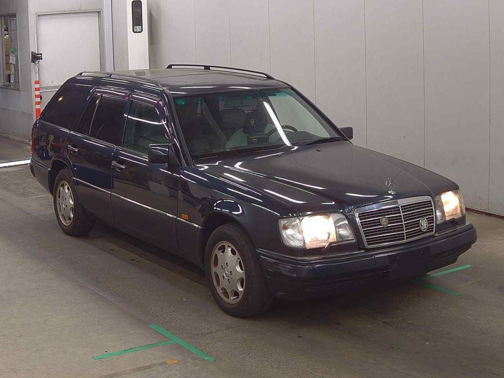 Mercedes Benz E-Class Stationwagon 1995 z aukcji japońskiej