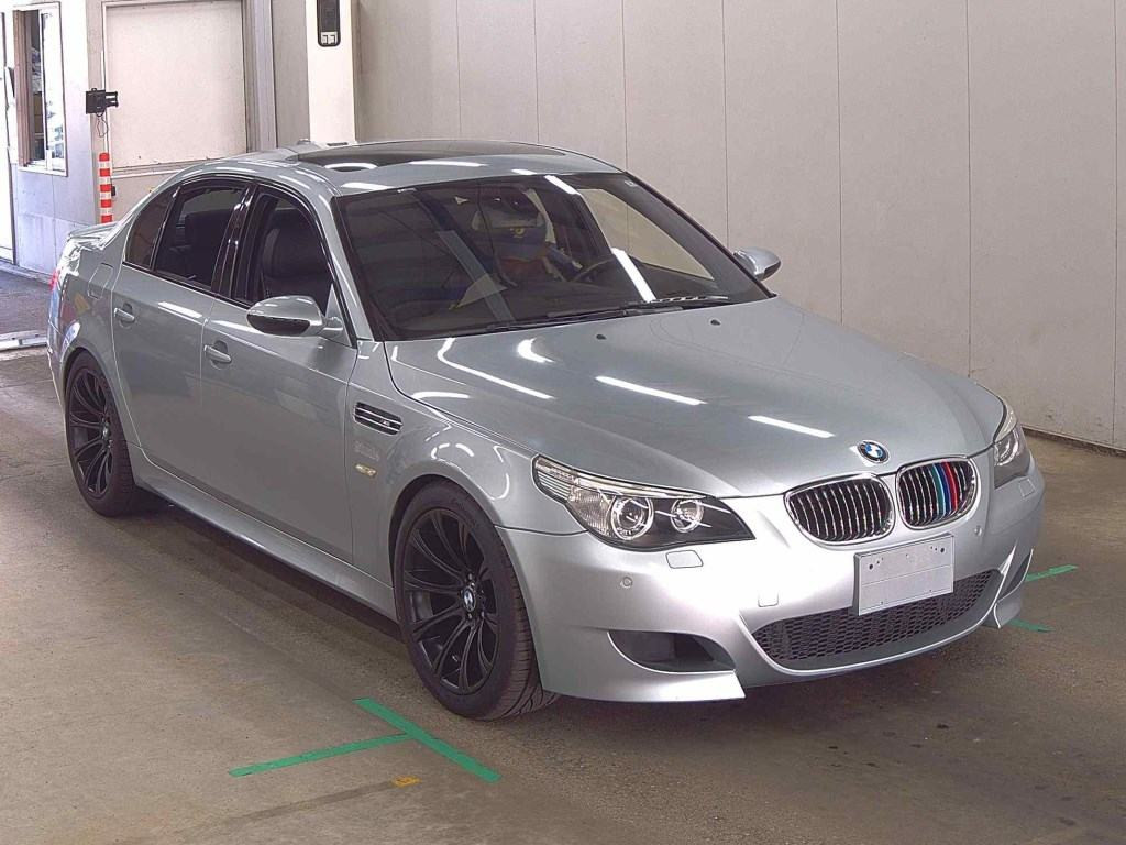 BMW M5 2006 z aukcji japońskiej