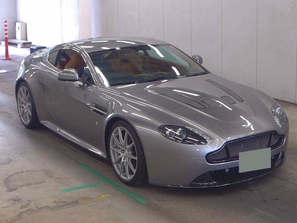 Aston Martin V12 Vantage 2017 z aukcji japońskiej