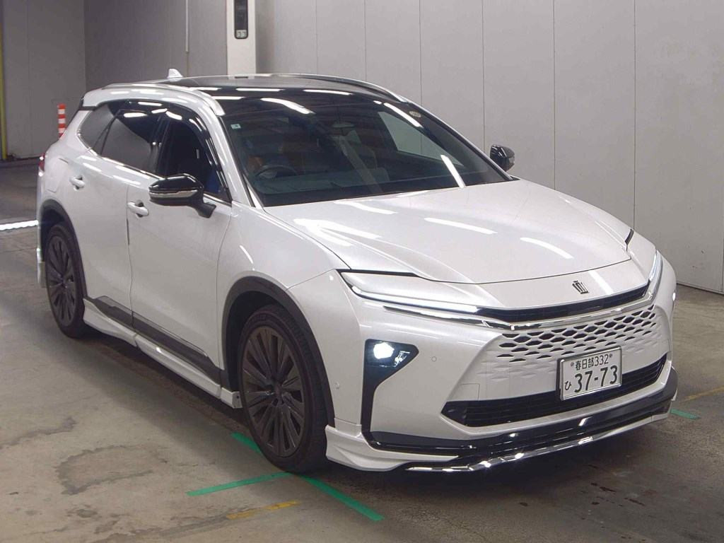 Toyota Crown Estate 2025 z aukcji japońskiej