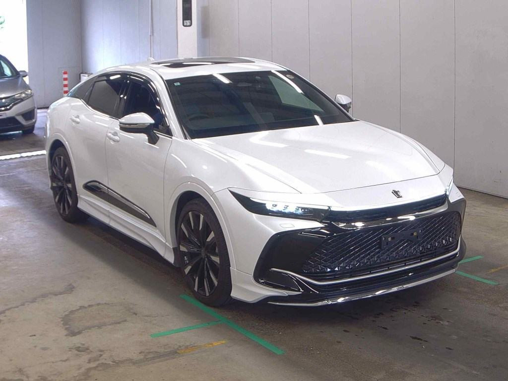 Toyota Crown Crossover 2023 z aukcji japońskiej