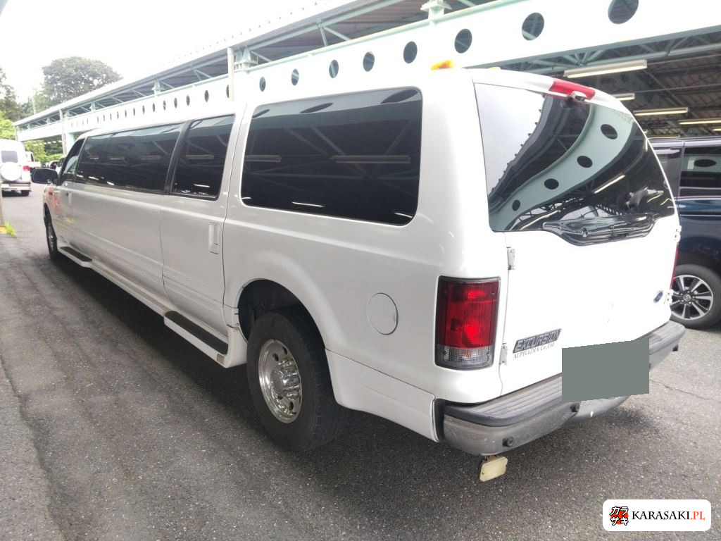 2005 Ford Excursion 2