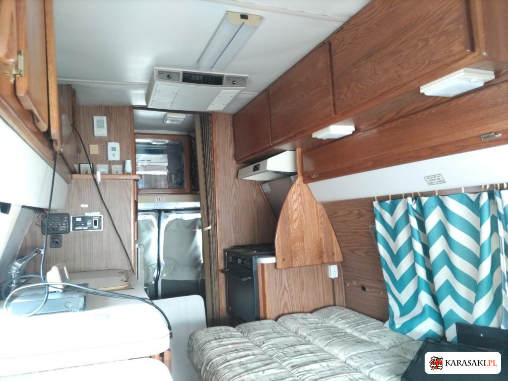 1996 Ford E-350 4D 6