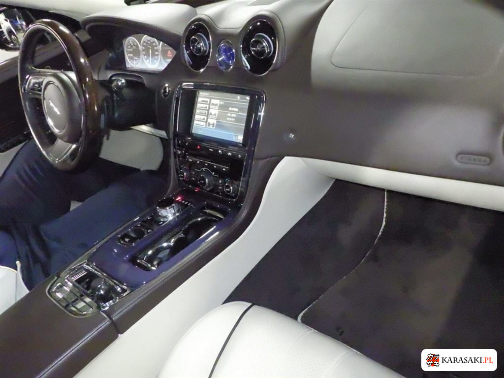 2010 Jaguar XJ 4D 5