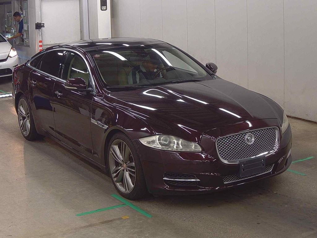 Jaguar XJ 2010 z aukcji japońskiej