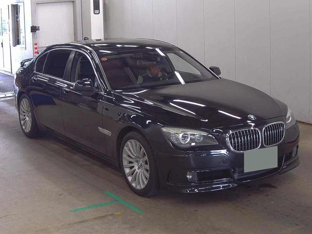 BMW 7 Series 2010 z aukcji japońskiej