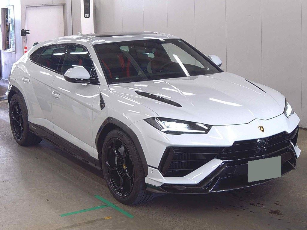 Lamborghini Urus 2025 z aukcji japońskiej