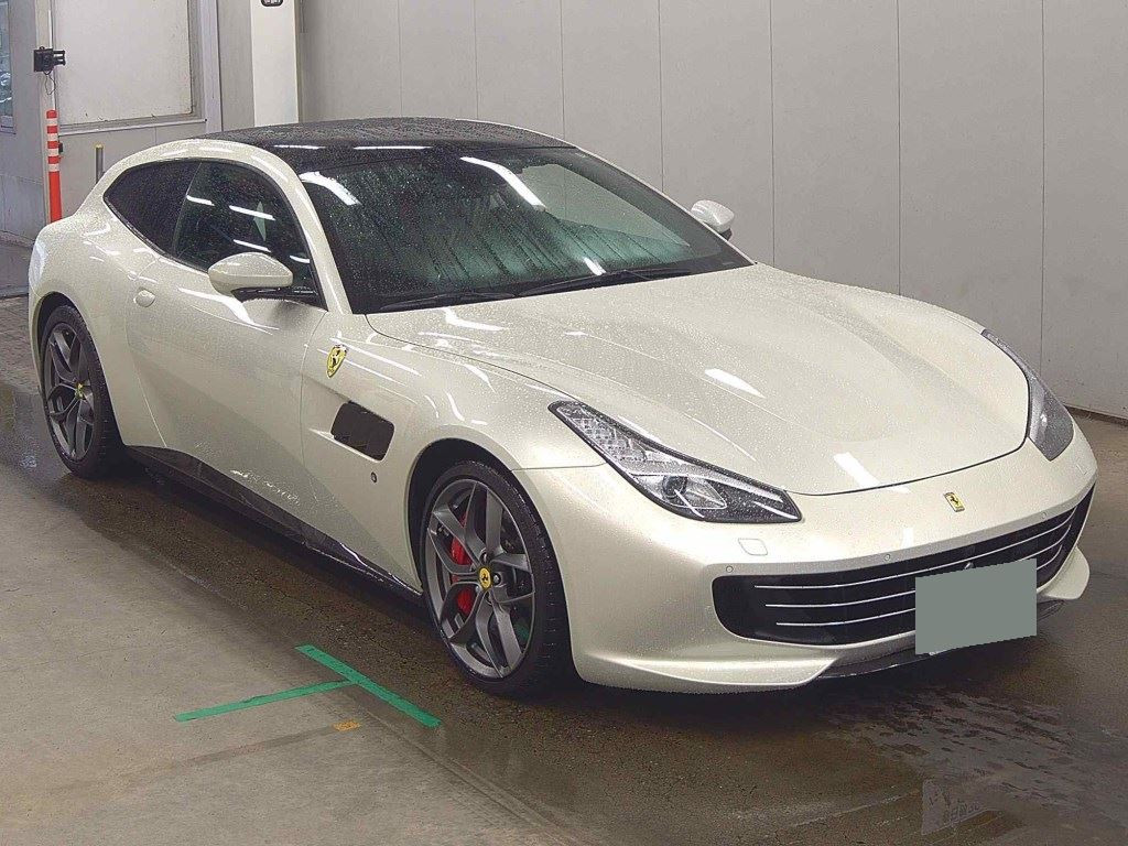Ferrari GTC4 Lusso 2020 z aukcji japońskiej