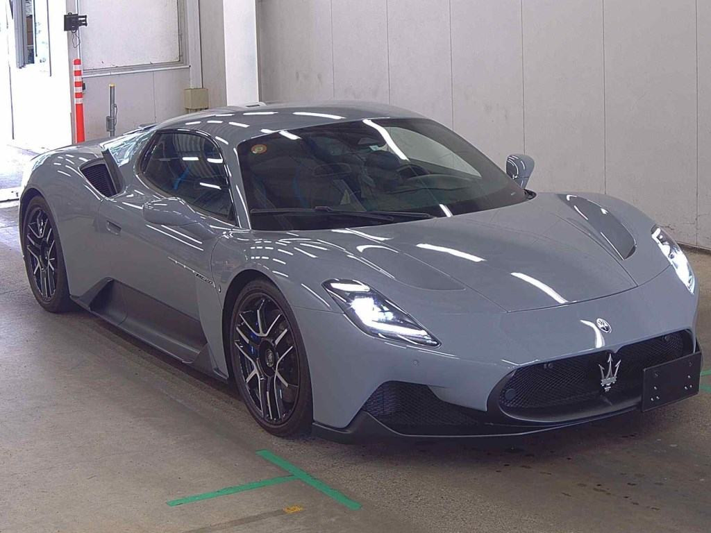 Maserati MC20 2023 z aukcji japońskiej