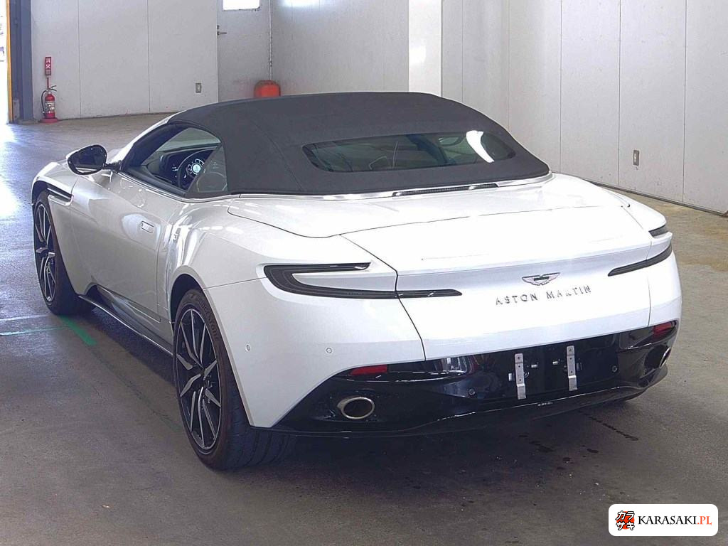 2022 Aston Martin DB11 2