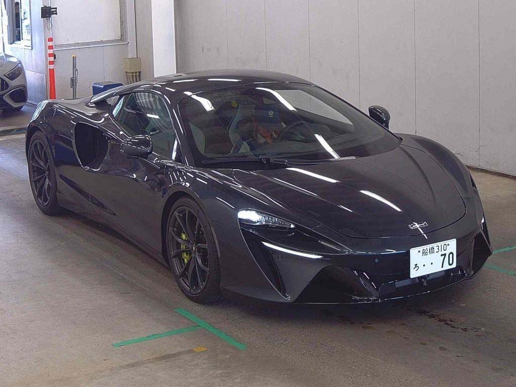 McLaren Artura 2024 z aukcji japońskiej