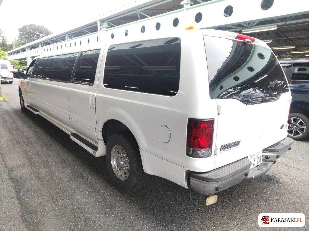 2005 Ford Excursion 2