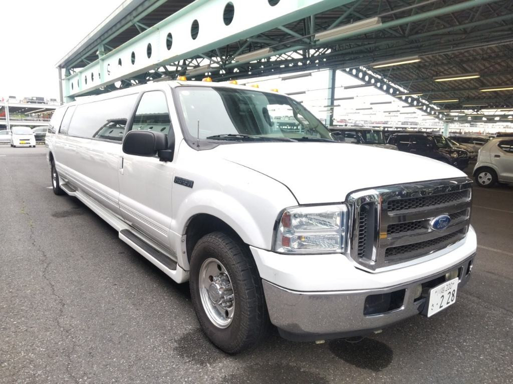 Ford Excursion 2005 z aukcji japońskiej