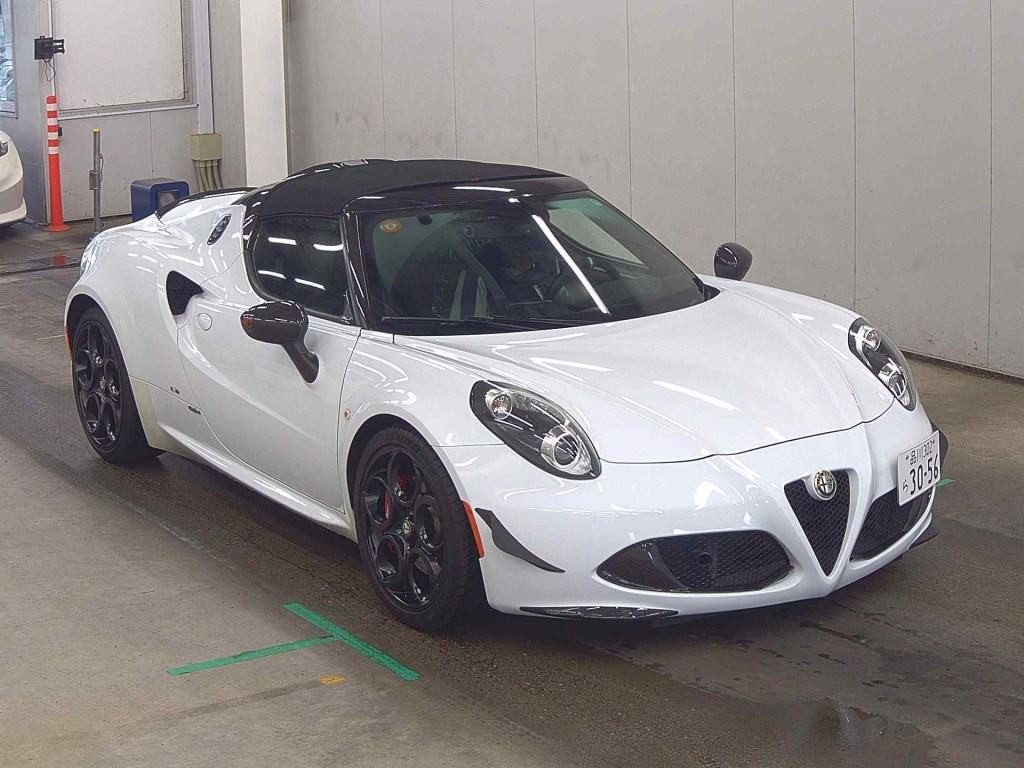Alfa Romeo 4C Spider 2016 z aukcji japońskiej