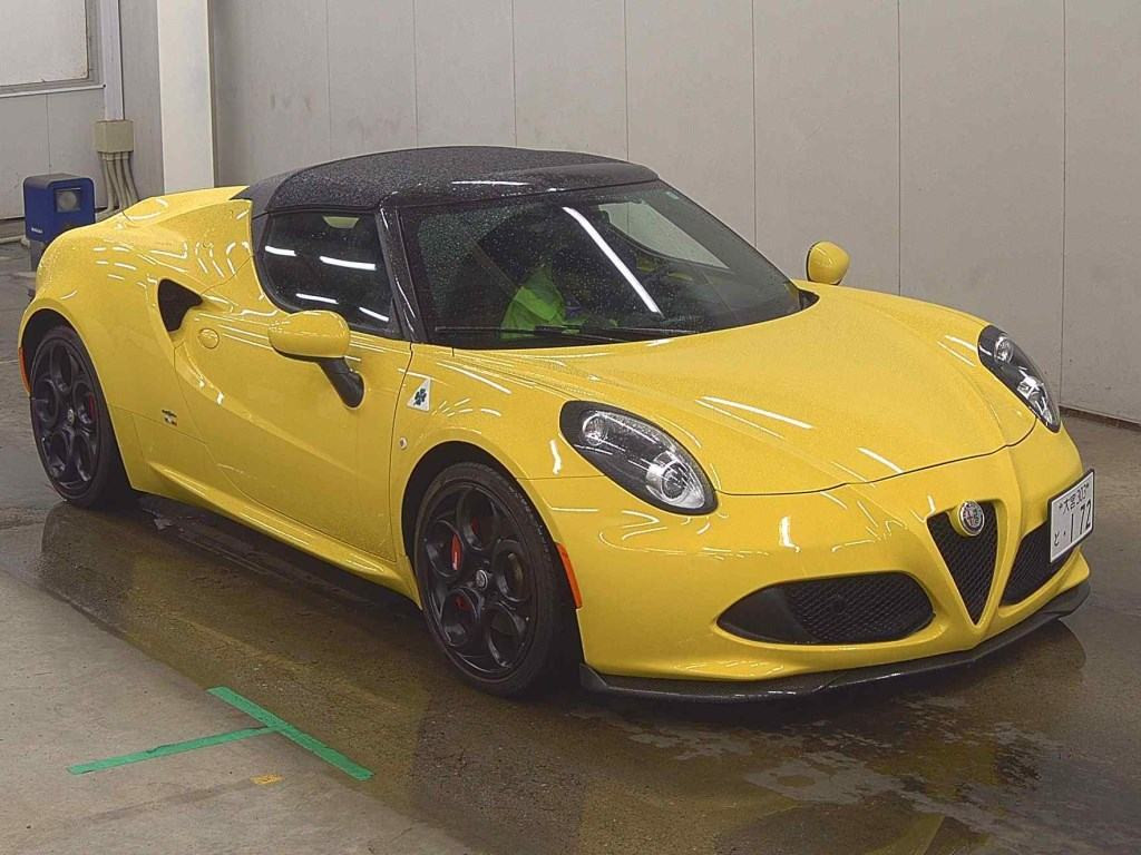 Alfa Romeo 4C Spider 2019 z aukcji japońskiej