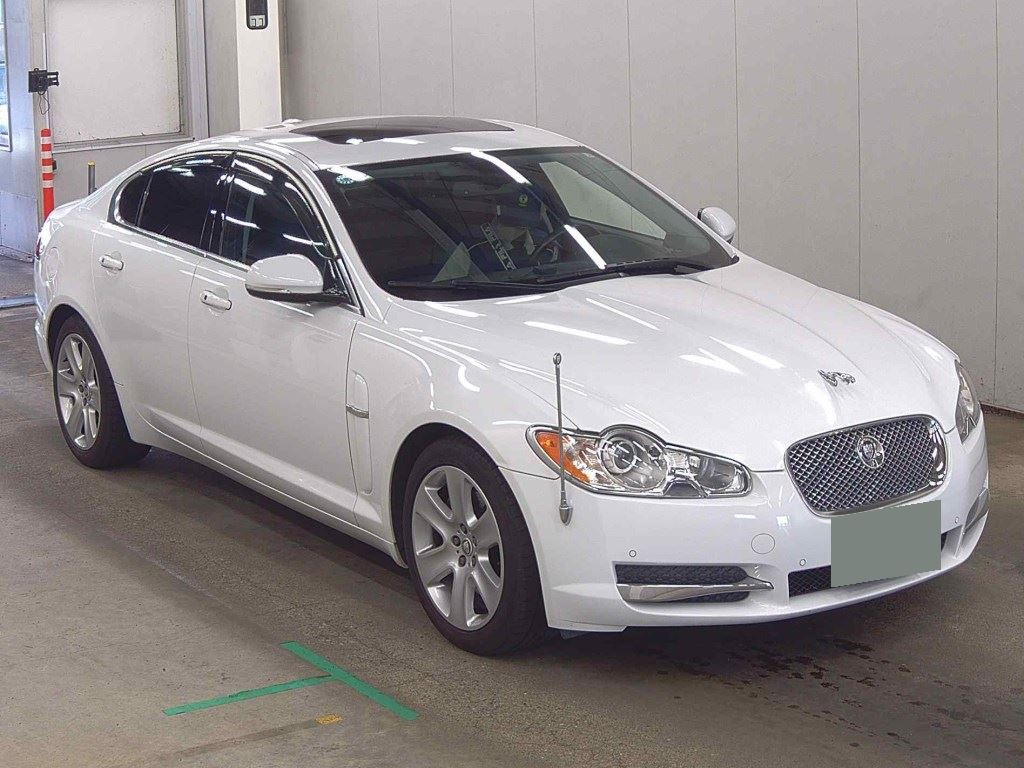 Jaguar XF 2011 z aukcji japońskiej