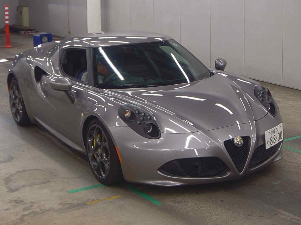Alfa Romeo 4C 2015 z aukcji japońskiej