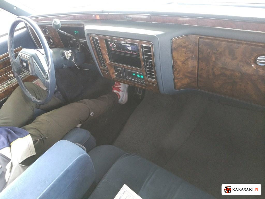 1991 Cadillac Fleetwood 4D 5