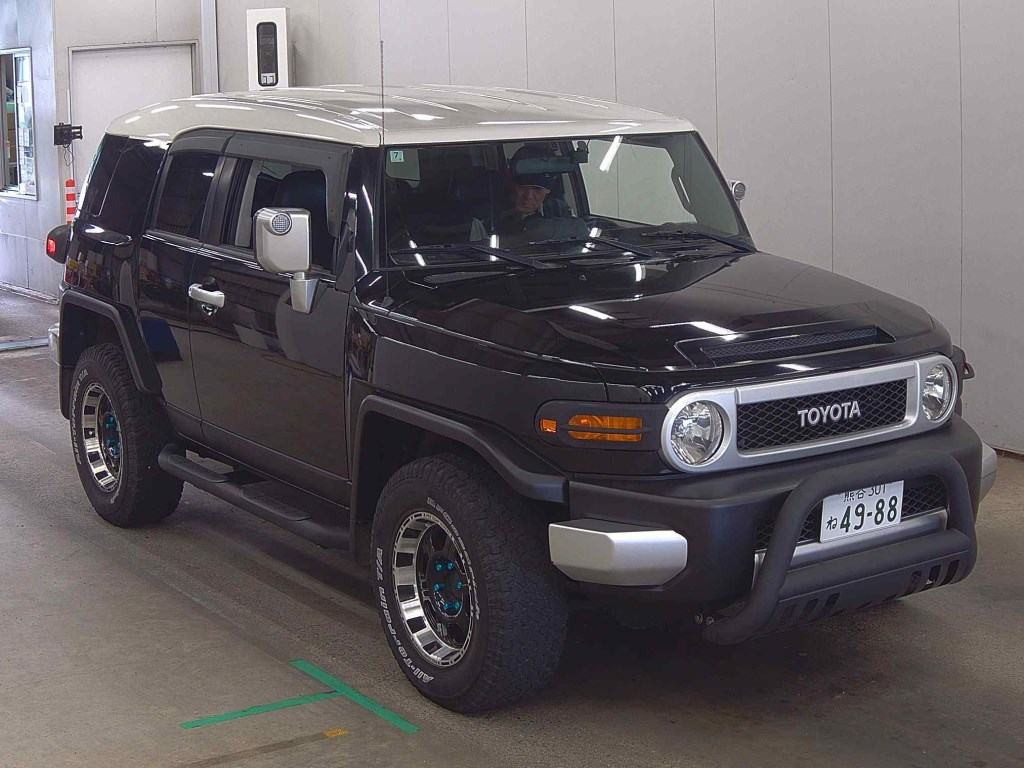 America Toyota FJ Cruiser 2007 z aukcji japońskiej