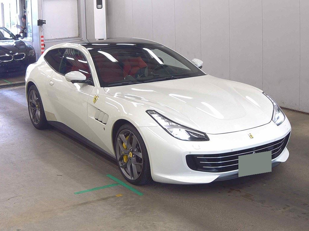 Ferrari GTC4 Lusso 2020 z aukcji japońskiej