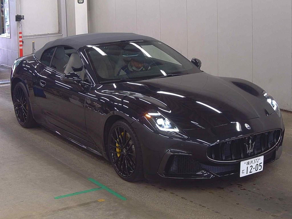 Maserati Grancabrio 2025 z aukcji japońskiej