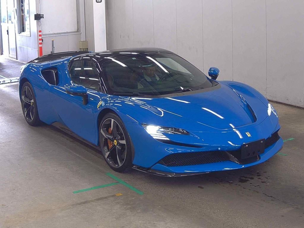Ferrari SF90 Spider 2023 z aukcji japońskiej