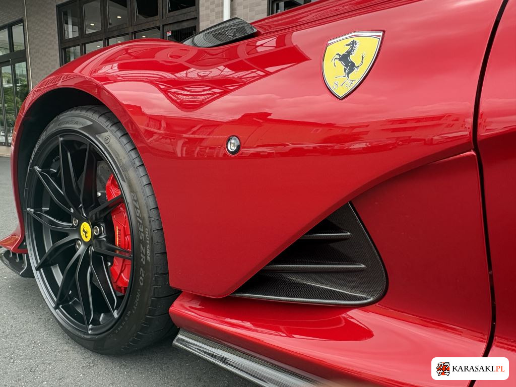 2023 Ferrari 812 Competizione 7