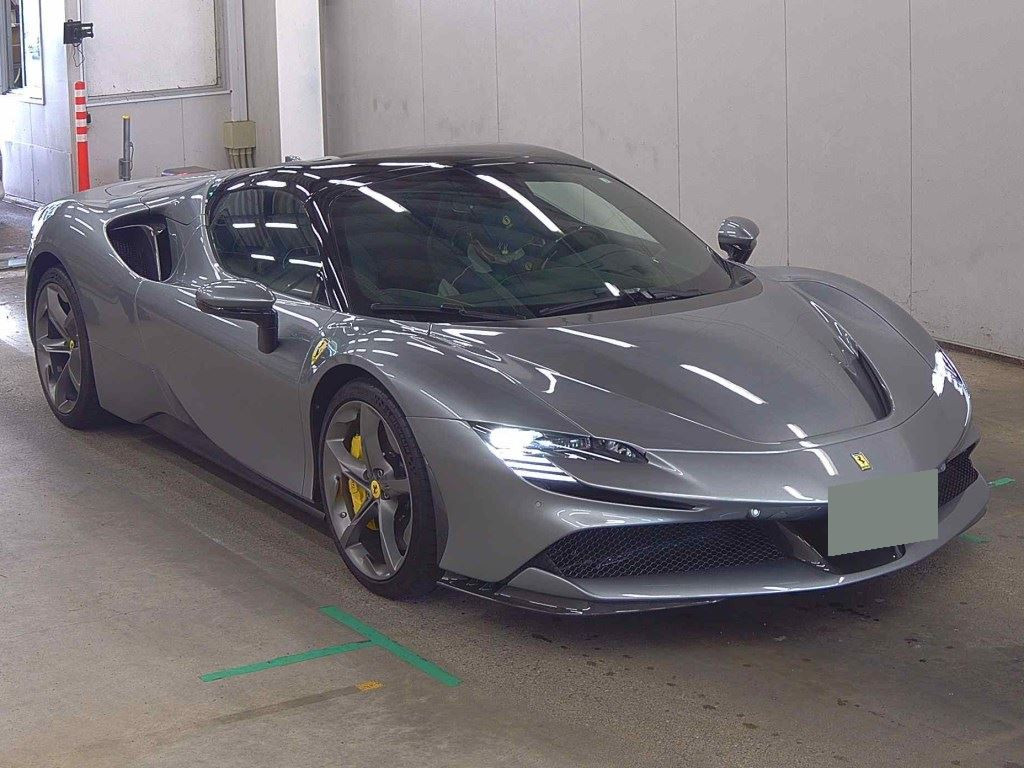 Ferrari SF90 Spider 2023 z aukcji japońskiej