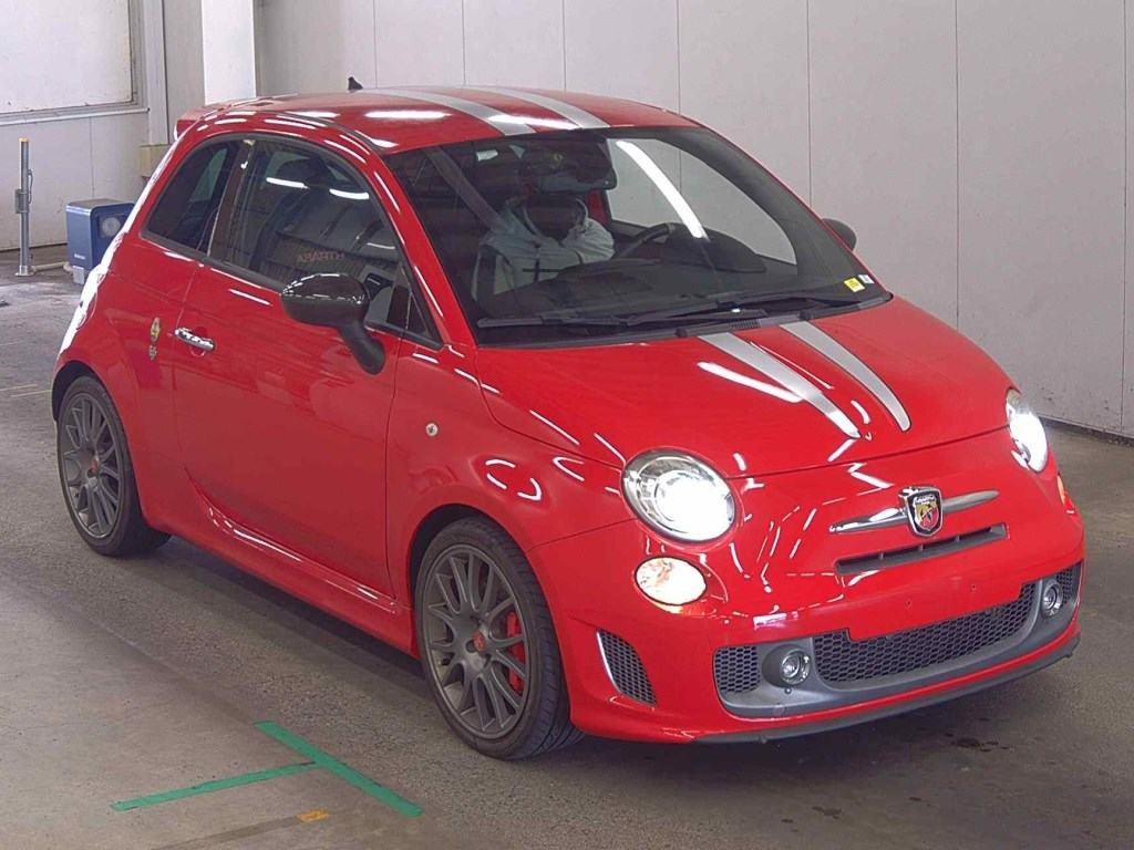 Abarth 695 Tributo Ferrari 2011 z aukcji japońskiej
