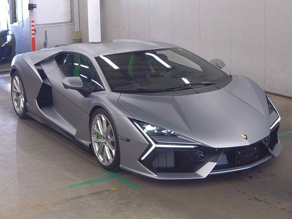 Lamborghini Revuelto 2025 z aukcji japońskiej