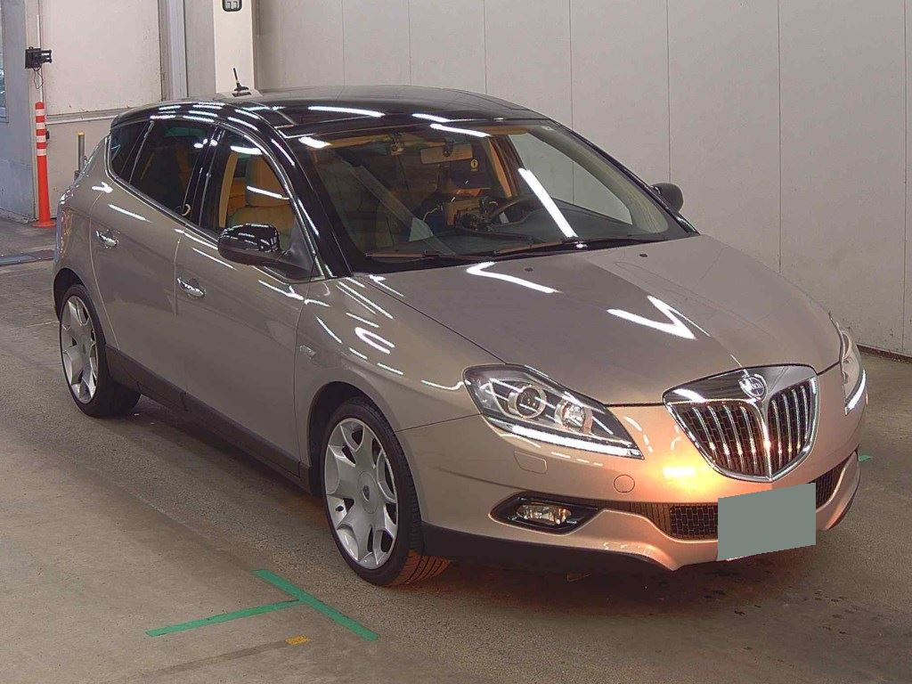 Lancia Delta 2013 z aukcji japońskiej