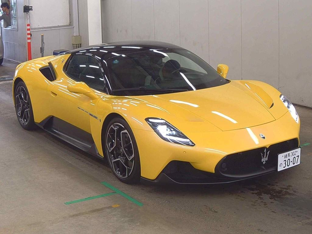 Maserati MC20 2022 z aukcji japońskiej
