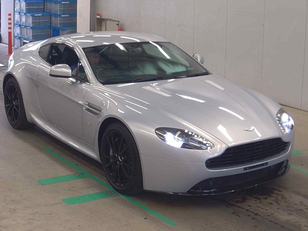 Aston Martin V8 Vantage 2013 z aukcji japońskiej