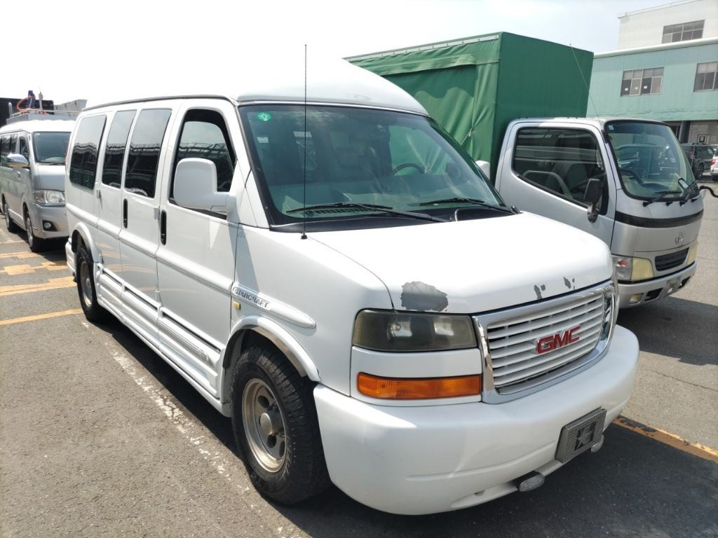 GMC Savana 2005 z aukcji japońskiej
