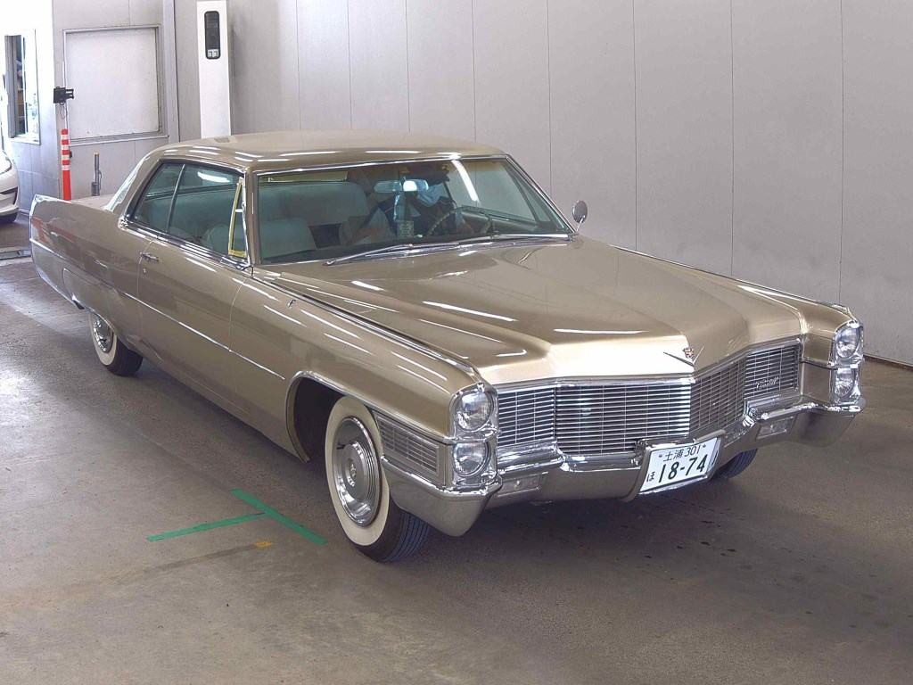 Cadillac De Ville 2005 z aukcji japońskiej