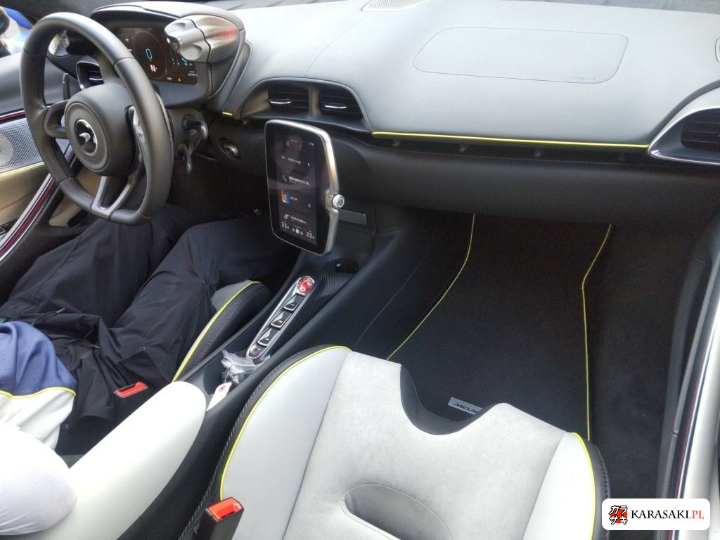 2024 McLaren Artura 5