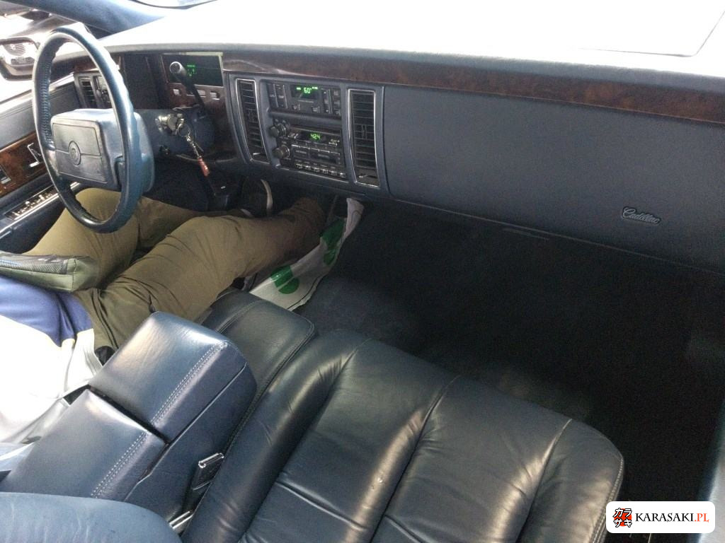 1993 Cadillac Fleetwood 4D 5