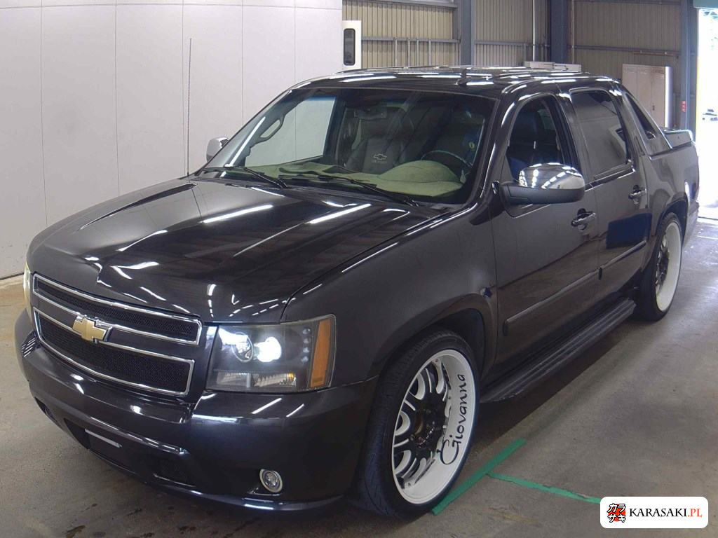 2011 Chevrolet Avalanche 4D 3