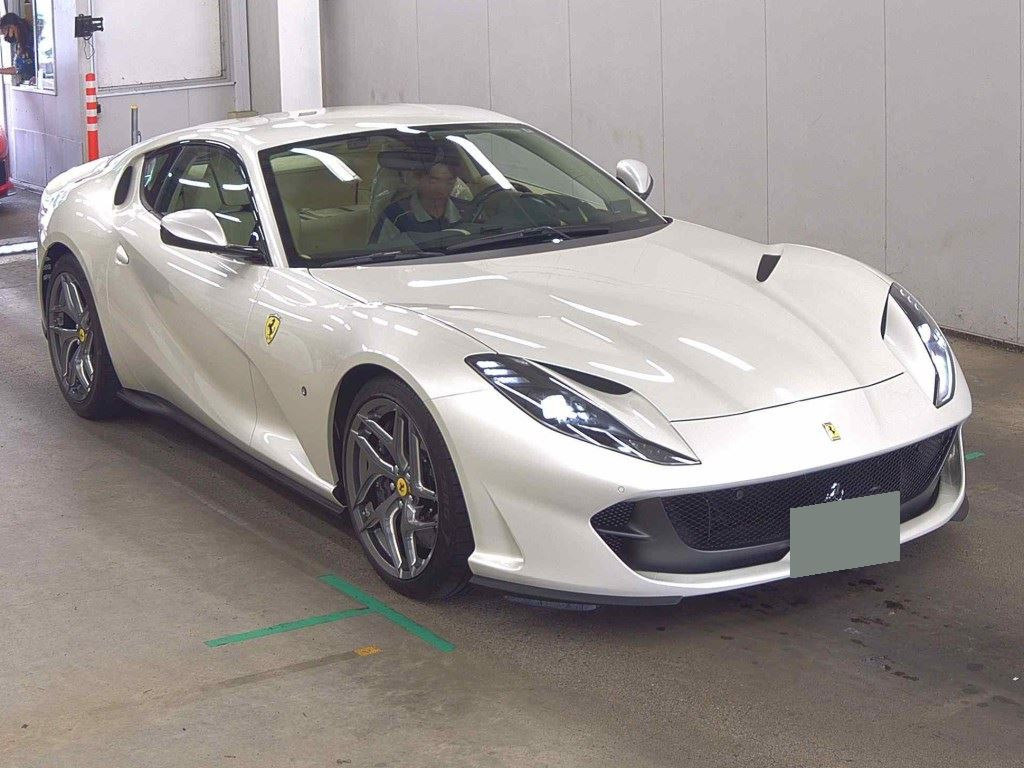 Ferrari 812SUPERFAST 2018 z aukcji japońskiej
