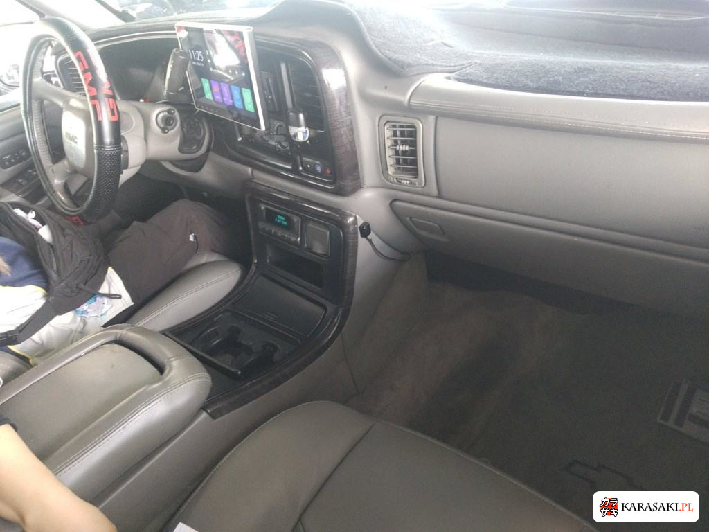 2004 GMC Yukon 5D 4WD 5