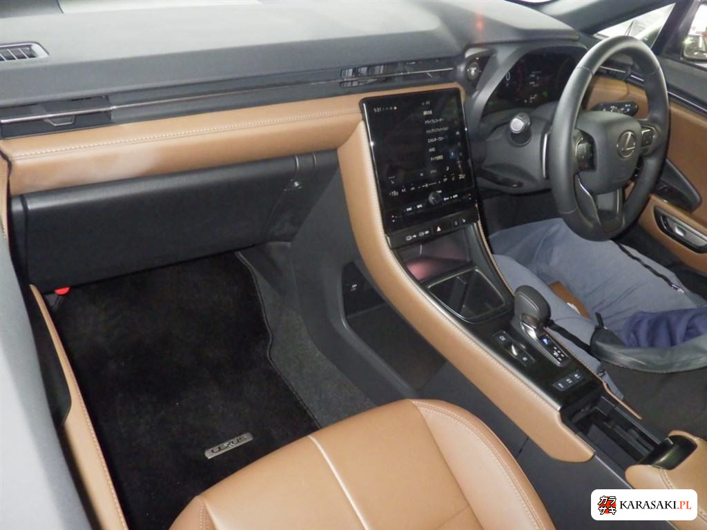 2025 Lexus LBX 4WD Relax 5