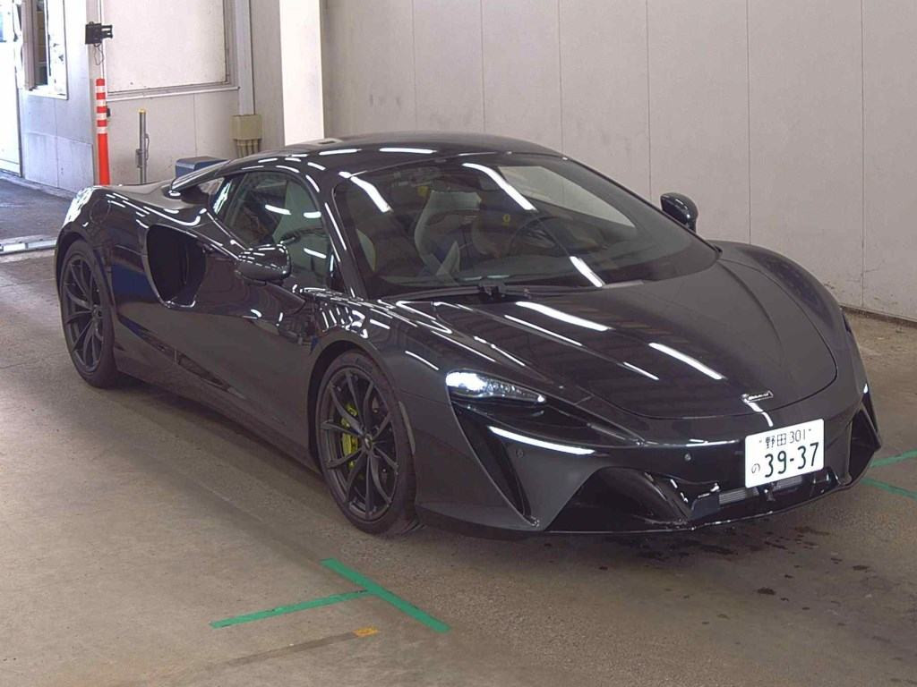 McLaren Artura 2024 z aukcji japońskiej