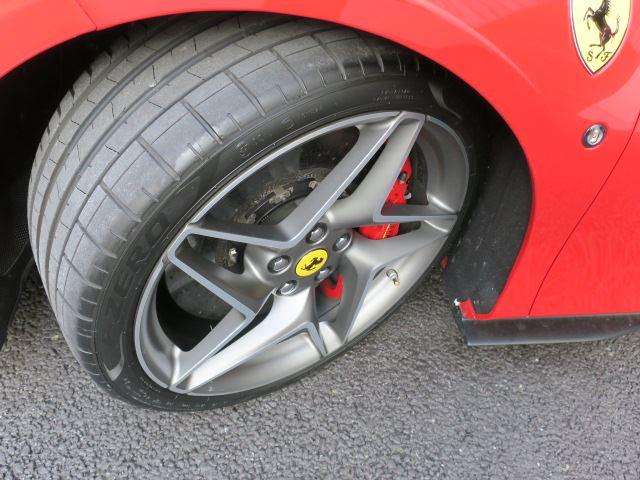 Ferrari F8 Tributo 2021 z aukcji japońskiej