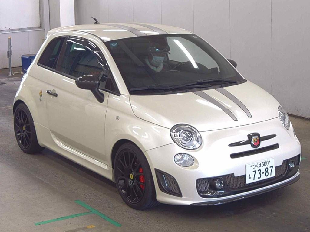 Abarth 695 Tributo Ferrari 2012 z aukcji japońskiej