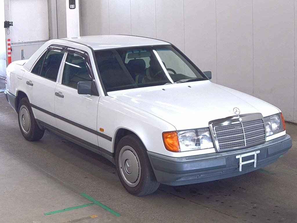 Mercedes-Benz Medium Class 1987 z aukcji japońskiej
